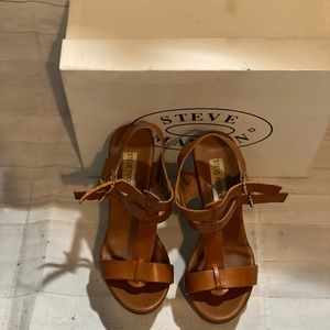 Steve Madden platform sandals size 6